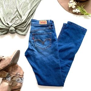 Levi’s Straight Leg Jeans